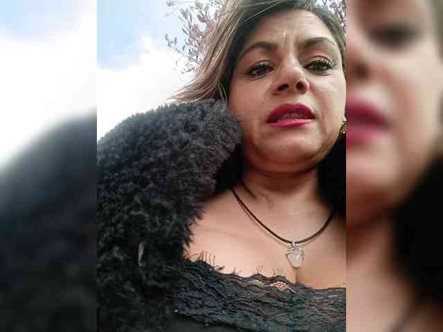 AlexaBrown12 webcam