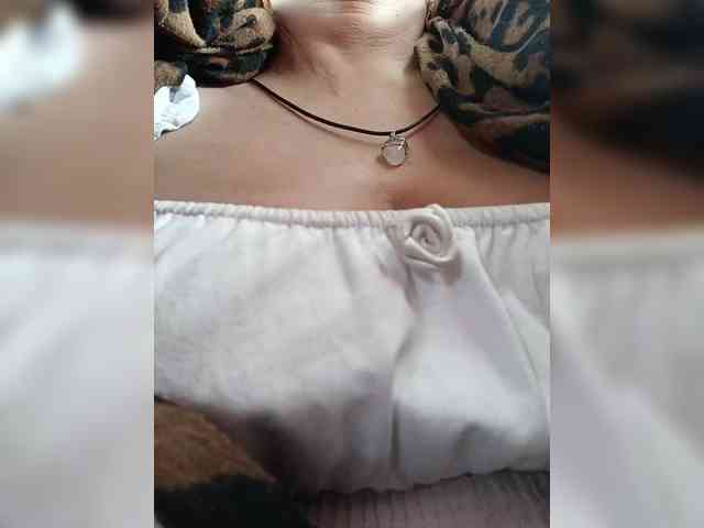 AlexaBrown12 webcam