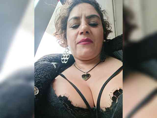 AlexaBrown12 webcam