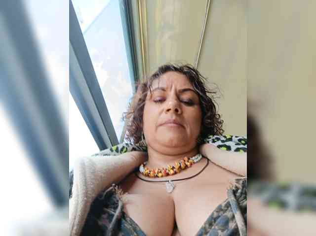 AlexaBrown12 webcam
