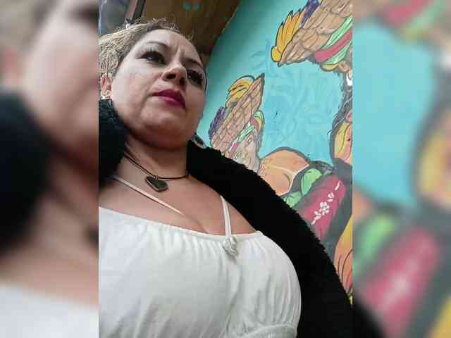 AlexaBrown12 webcam