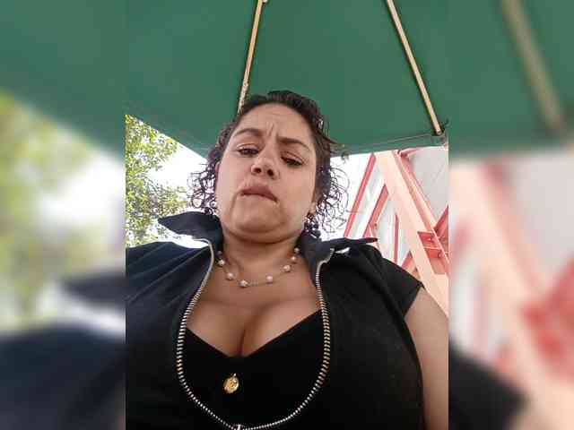 AlexaBrown12 webcam