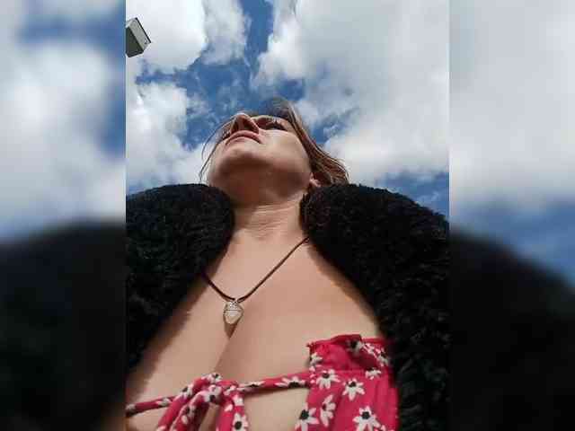 AlexaBrown12 webcam