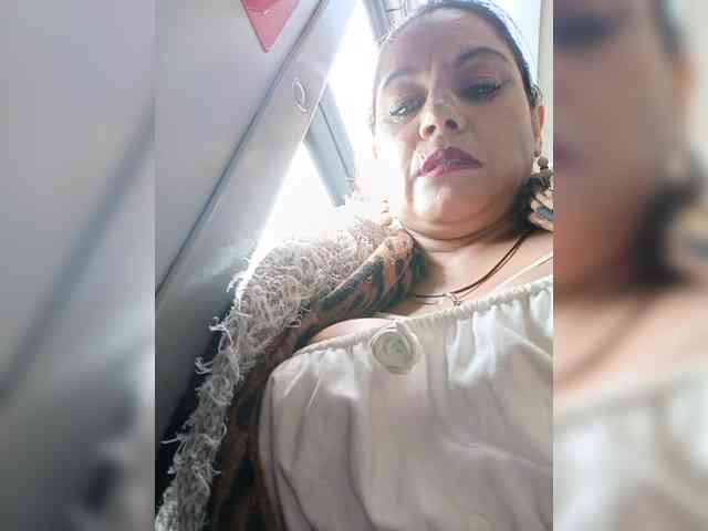 AlexaBrown12 webcam