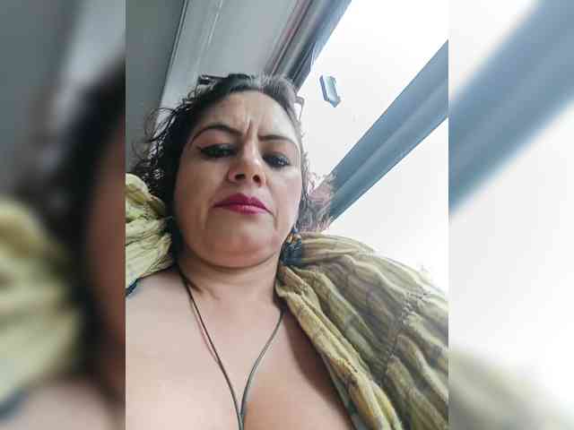 AlexaBrown12 webcam
