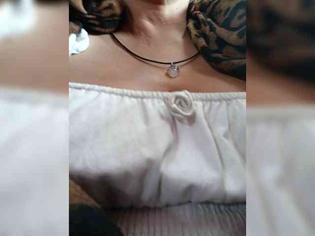 AlexaBrown12 webcam