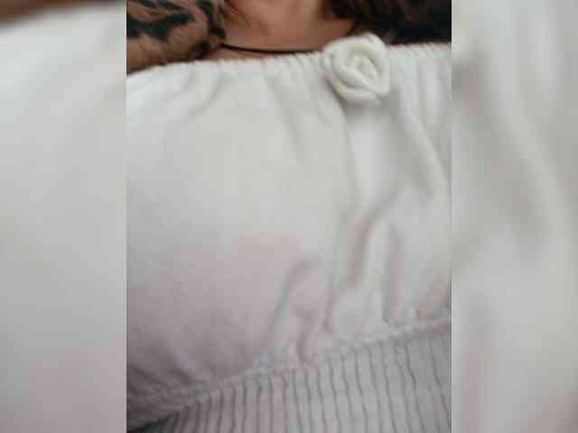 AlexaBrown12 webcam