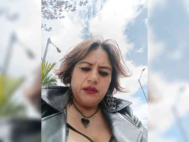 AlexaBrown12 webcam