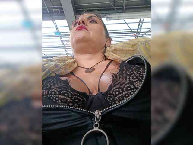 AlexaBrown12 webcam