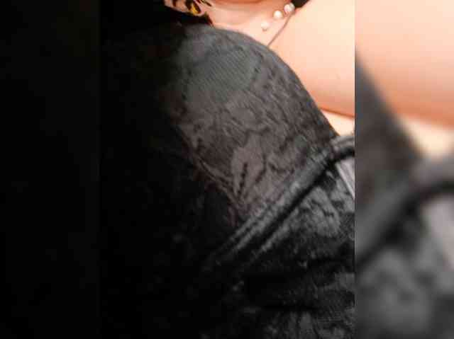 AlexaBrown12 webcam