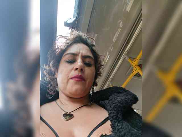 AlexaBrown12 webcam
