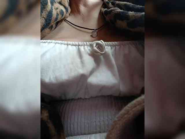 AlexaBrown12 webcam