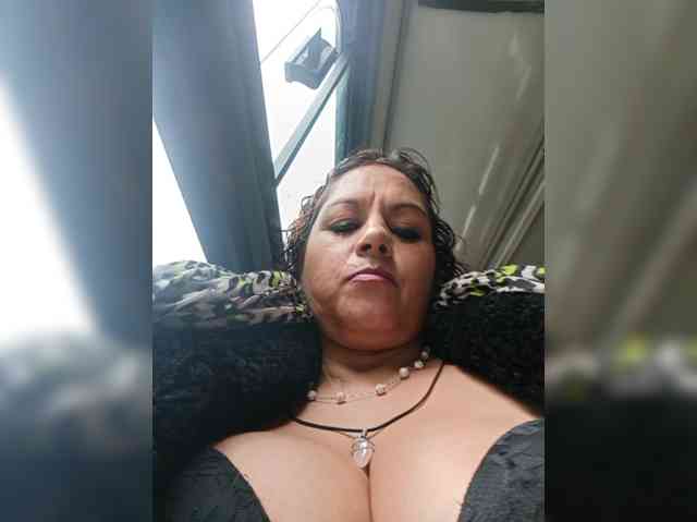 AlexaBrown12 webcam