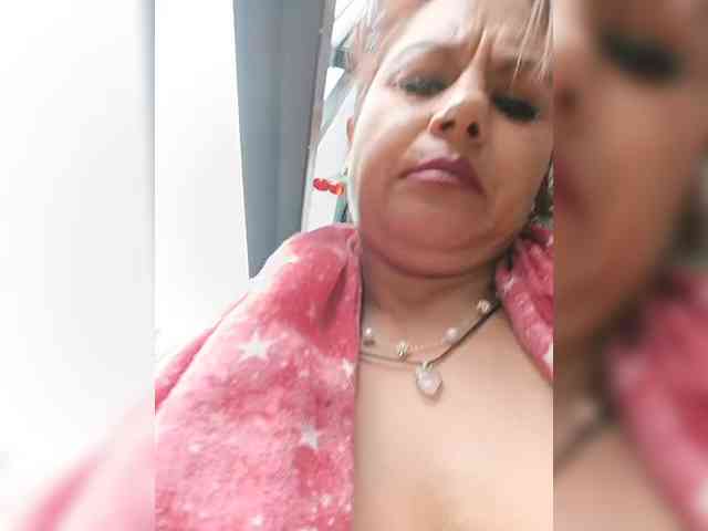 AlexaBrown12 webcam