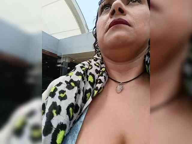 AlexaBrown12 webcam