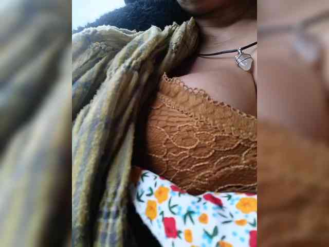 AlexaBrown12 webcam