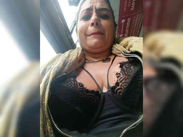 AlexaBrown12 webcam