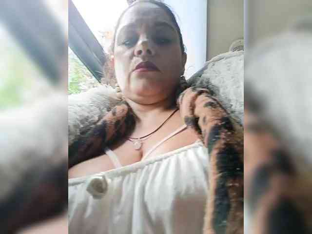 AlexaBrown12 webcam