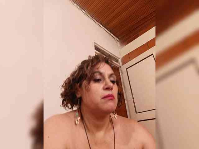 AlexaBrown12 webcam