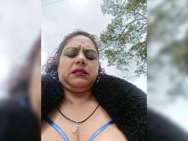 AlexaBrown12 webcam