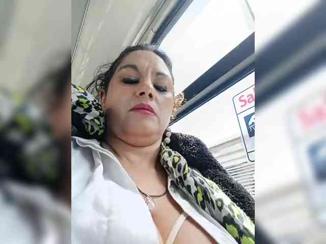 AlexaBrown12 webcam