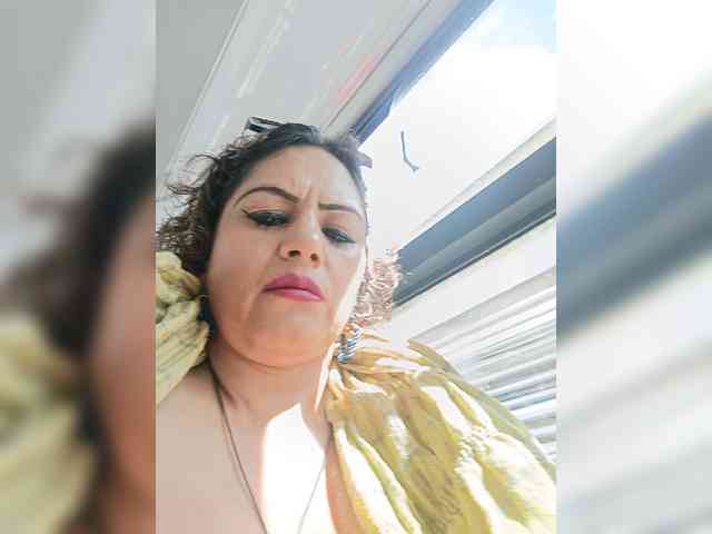 AlexaBrown12 webcam