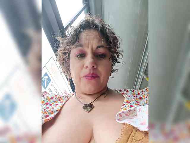 AlexaBrown12 webcam