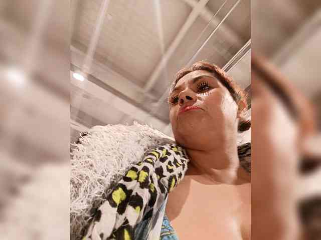 AlexaBrown12 webcam