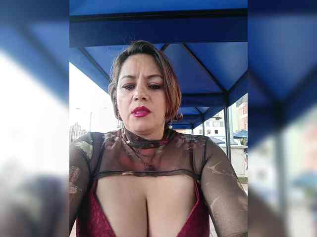 AlexaBrown12 webcam