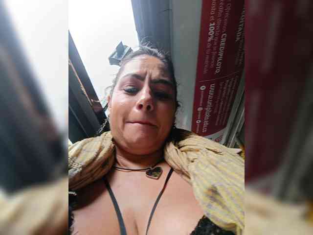 AlexaBrown12 webcam