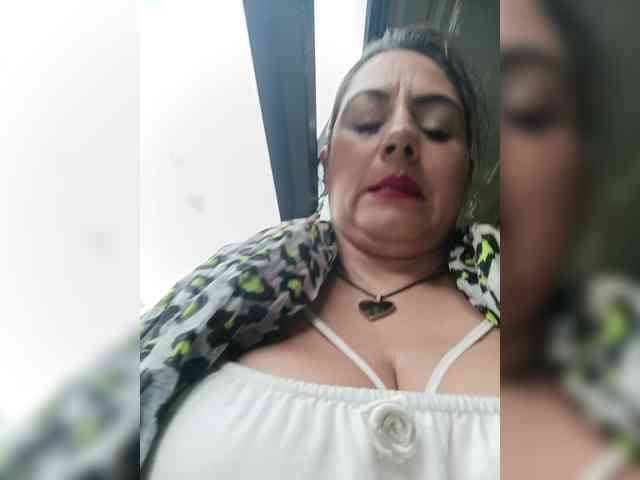 AlexaBrown12 webcam