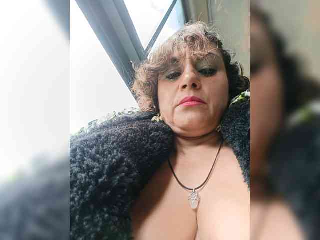 AlexaBrown12 webcam