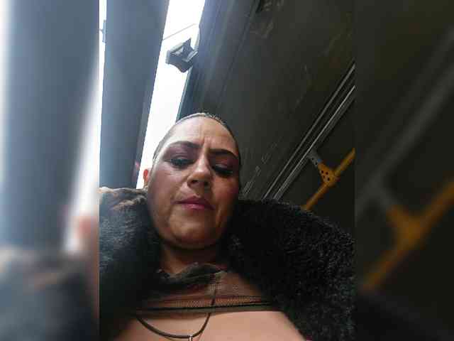 AlexaBrown12 webcam