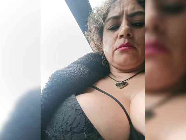 AlexaBrown12 webcam