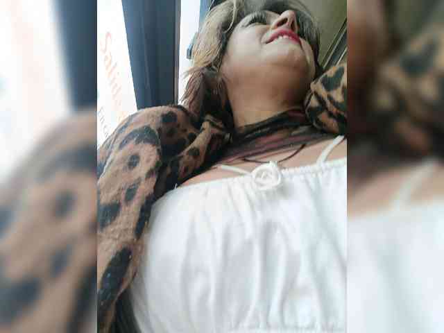 AlexaBrown12 webcam