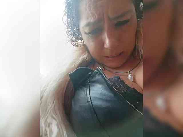 AlexaBrown12 webcam