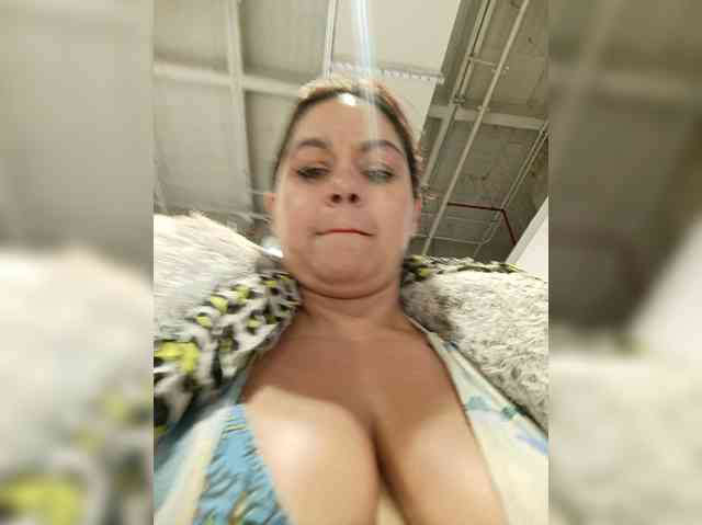 AlexaBrown12 webcam