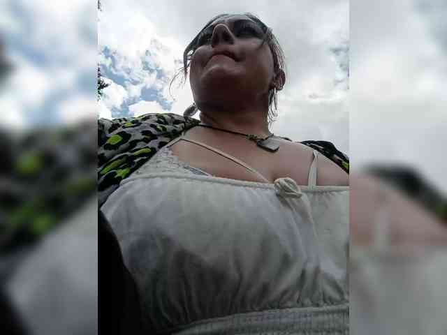AlexaBrown12 webcam