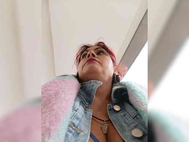 AlexaBrown12 webcam