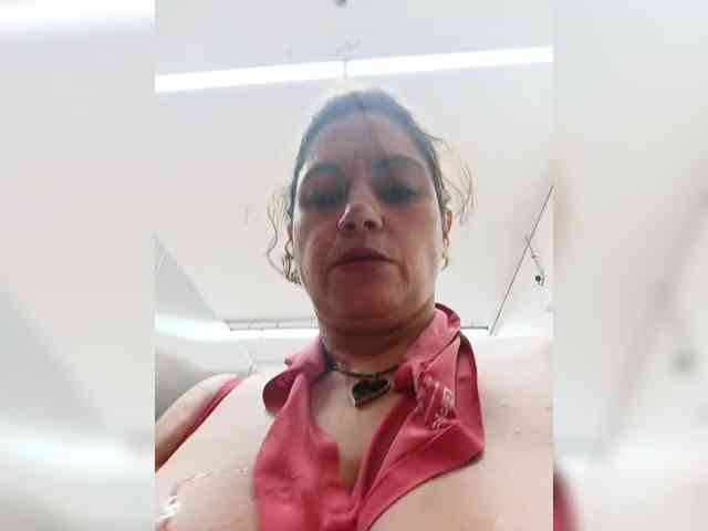 AlexaBrown12 webcam