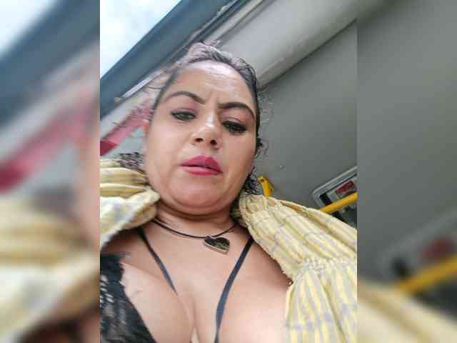 AlexaBrown12 webcam