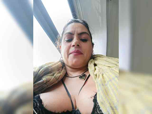 AlexaBrown12 webcam