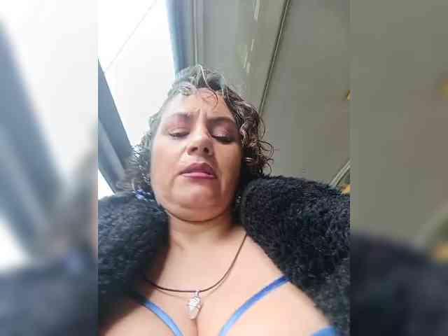 AlexaBrown12 webcam