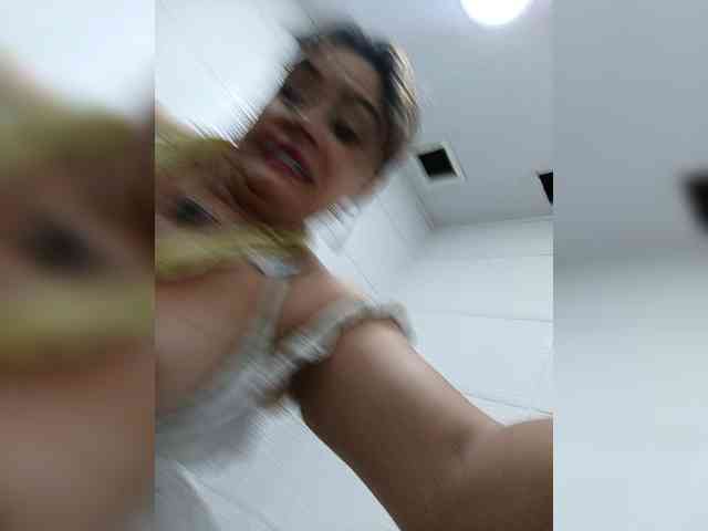 AlexaBrown12 webcam