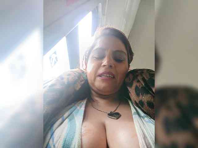 AlexaBrown12 webcam