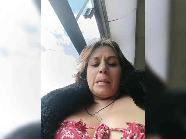 AlexaBrown12 webcam