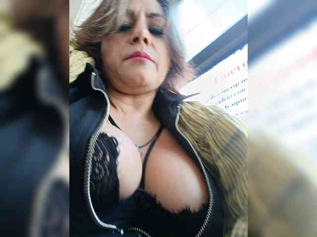 AlexaBrown12 webcam