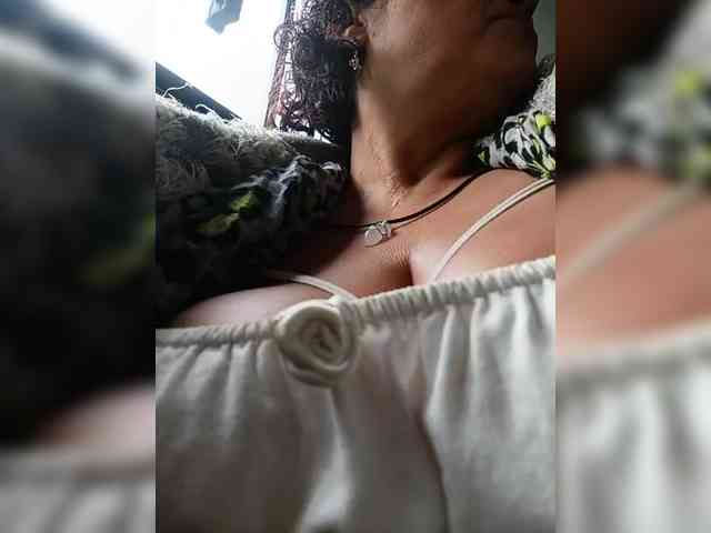 AlexaBrown12 webcam
