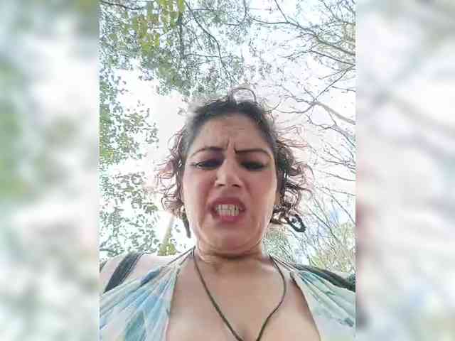 AlexaBrown12 webcam