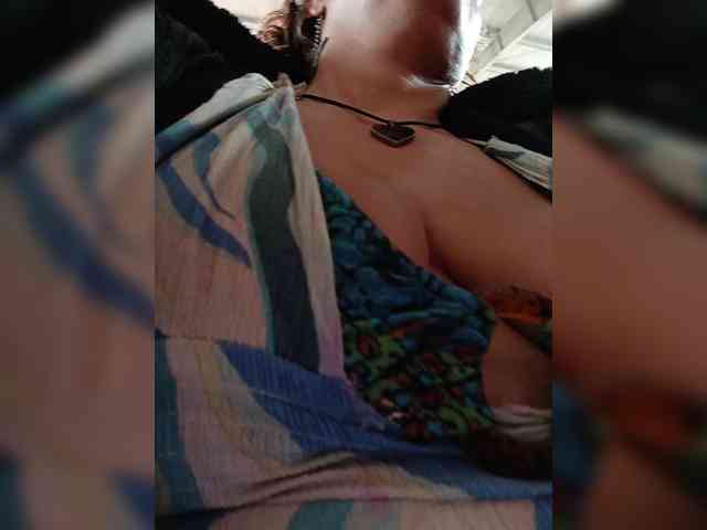 AlexaBrown12 webcam